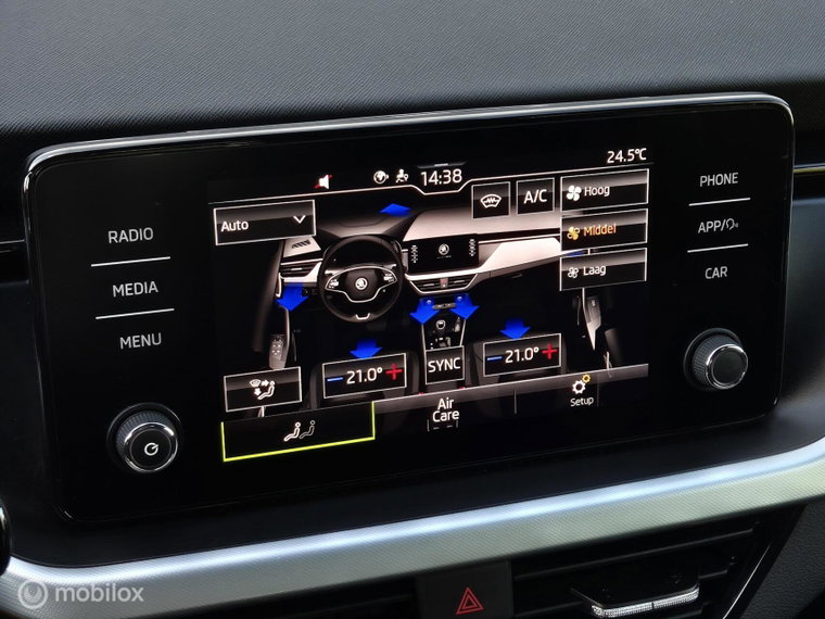 Vehicle Image 25