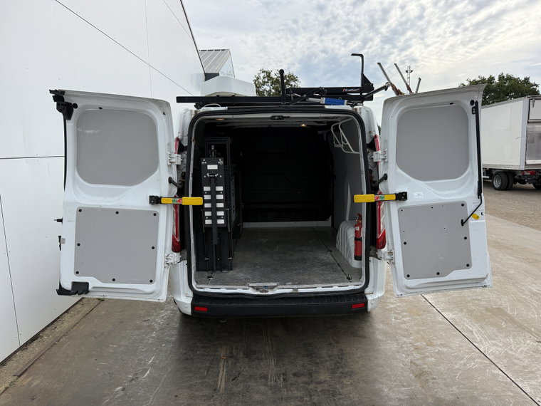 Vehicle Image 12
