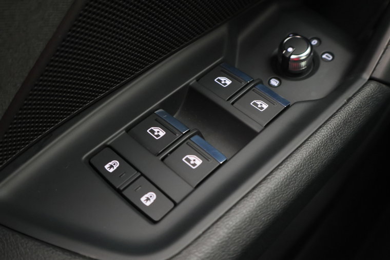 Vehicle Image 32
