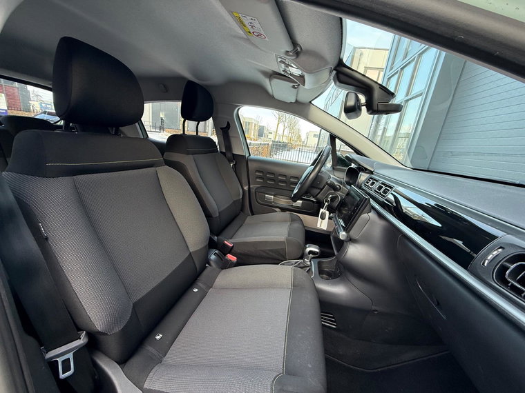 Vehicle Image 13