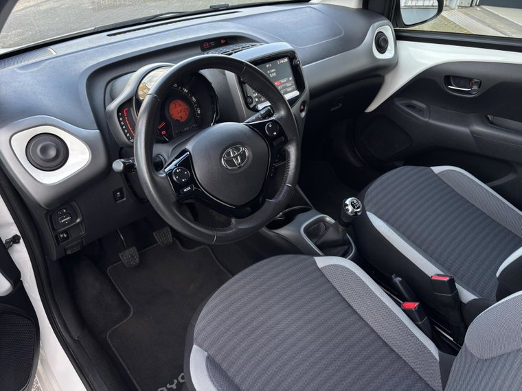 Vehicle Image 13
