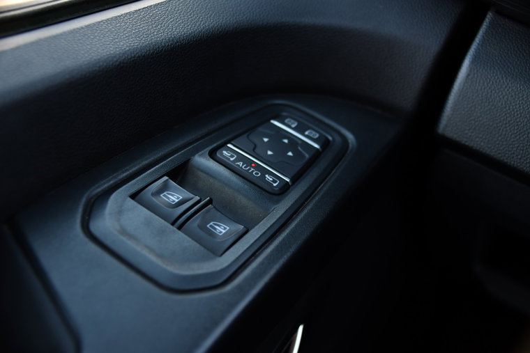 Vehicle Image 32
