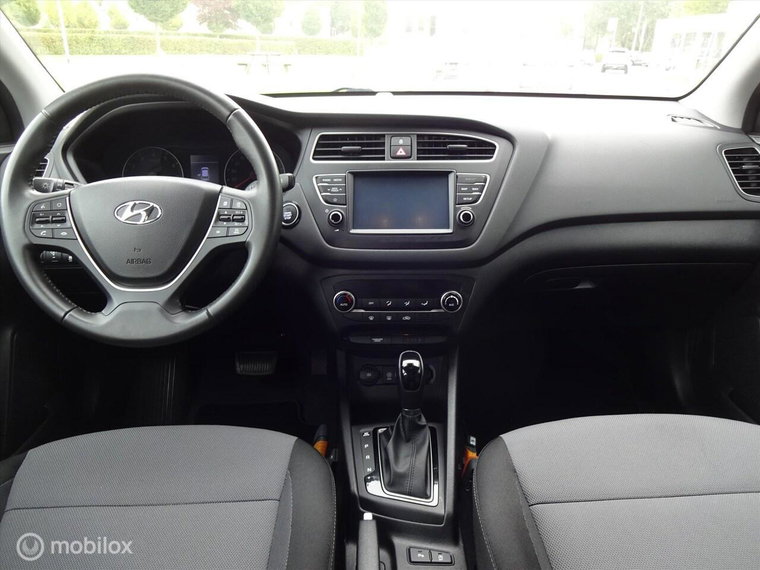 Vehicle Image 21
