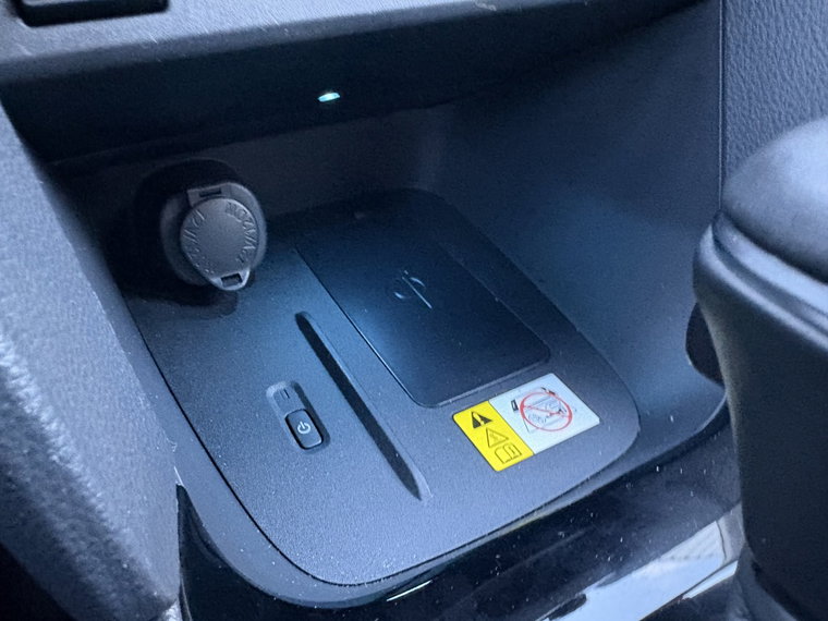 Vehicle Image 25