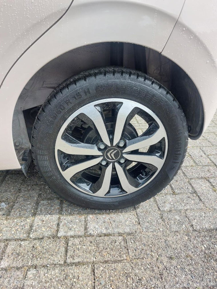 Vehicle Image 26