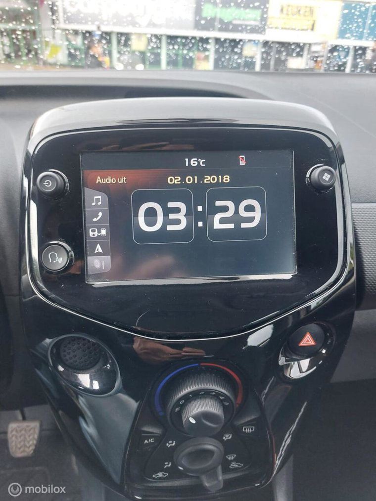 Vehicle Image 11
