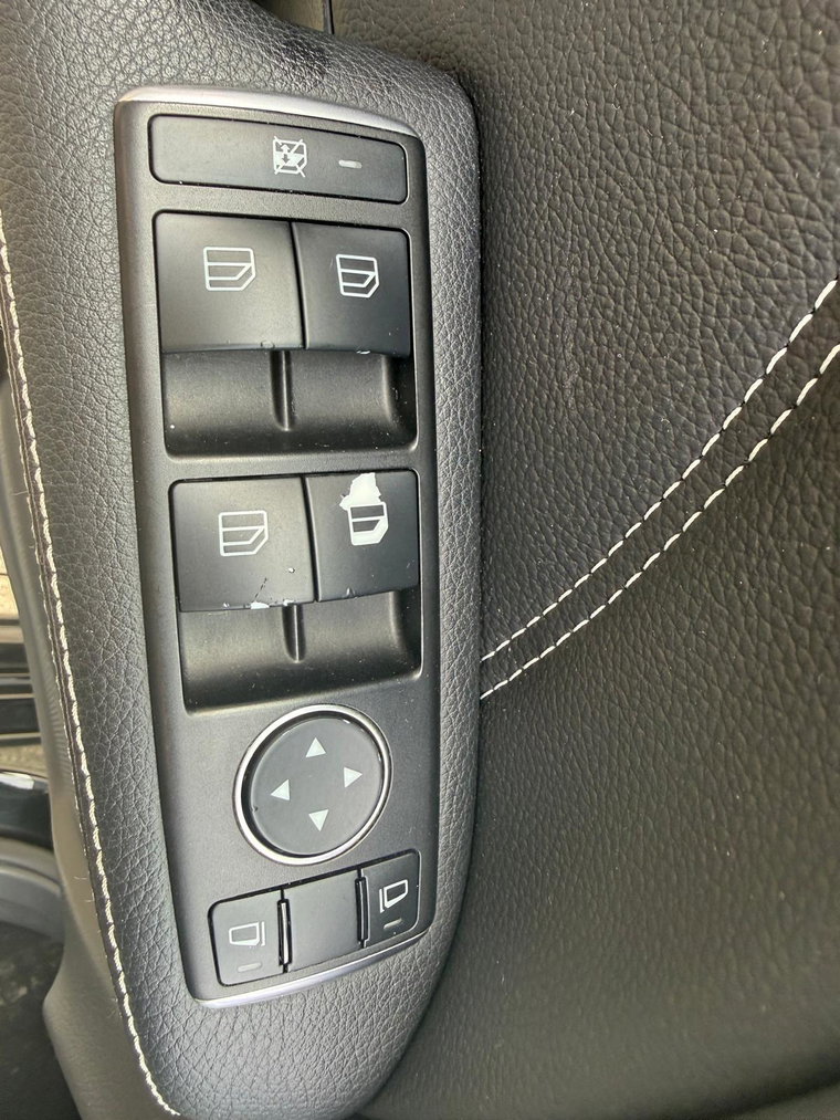 Vehicle Image 32