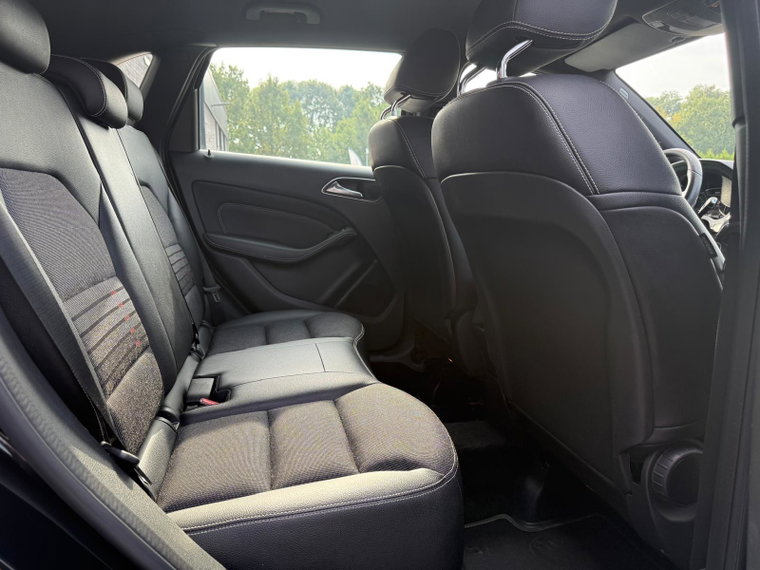 Vehicle Image 37