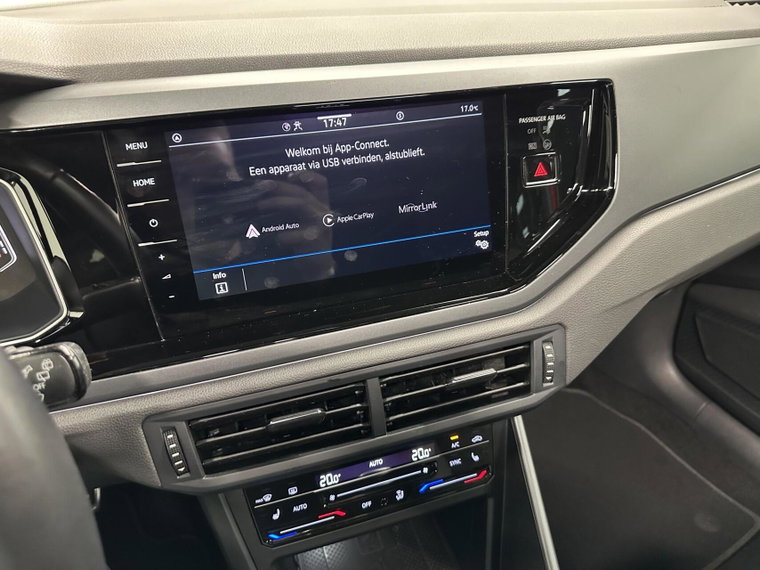 Vehicle Image 32