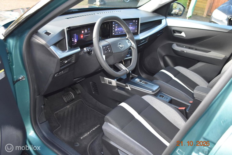 Vehicle Image 12