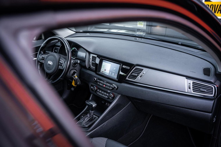 Vehicle Image 25