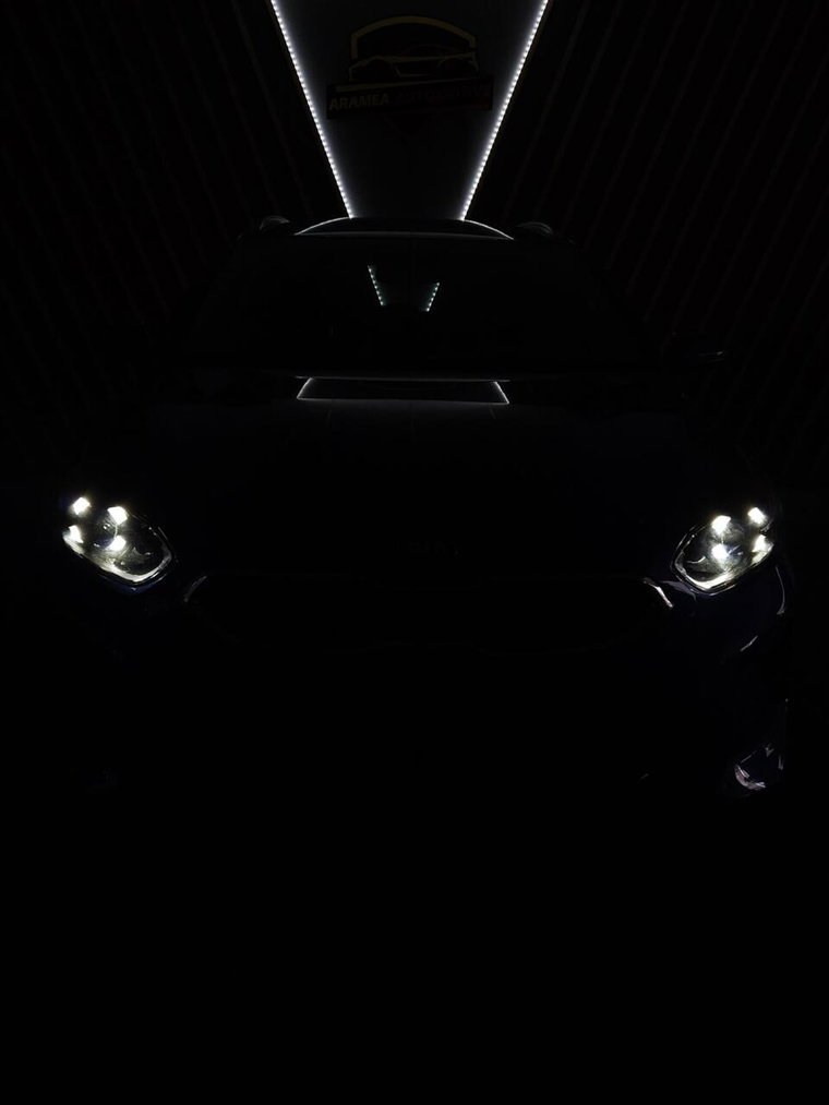 Vehicle Image 32