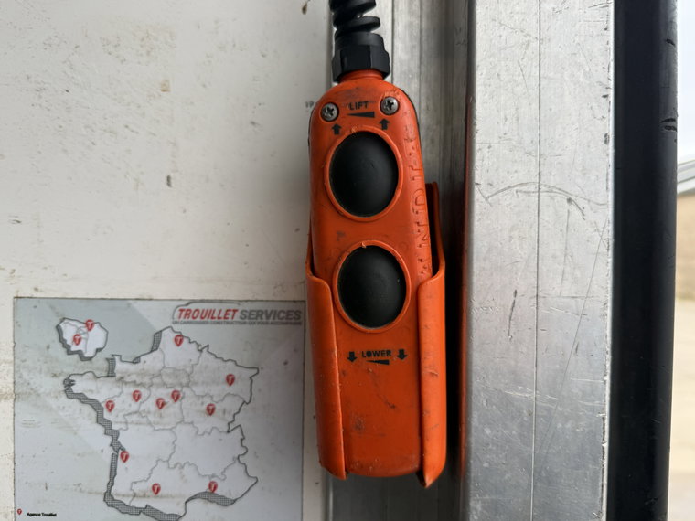 Vehicle Image 16