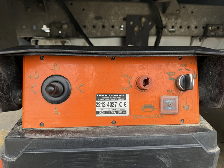 Vehicle Image 17