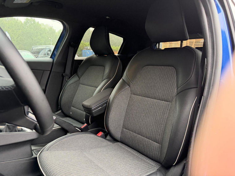 Vehicle Image 32