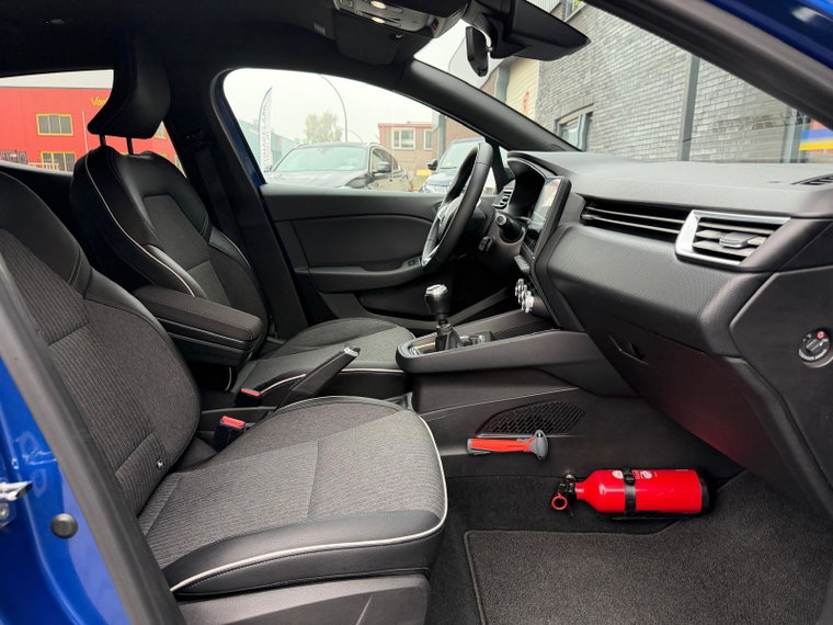 Vehicle Image 35