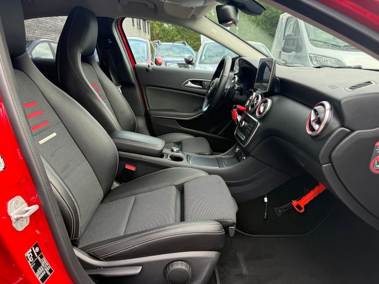 Vehicle Image 32