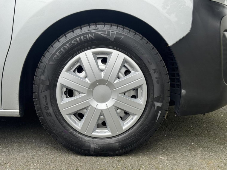 Vehicle Image 23