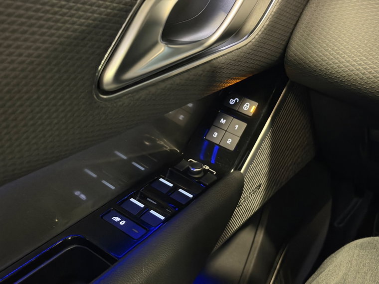 Vehicle Image 24