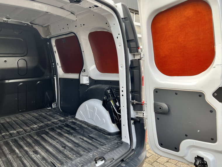 Vehicle Image 17