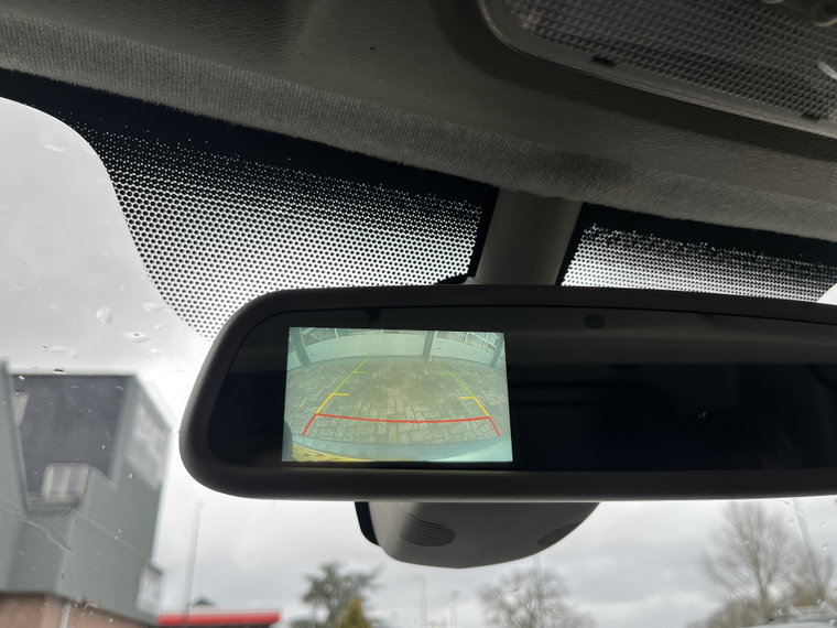 Vehicle Image 25