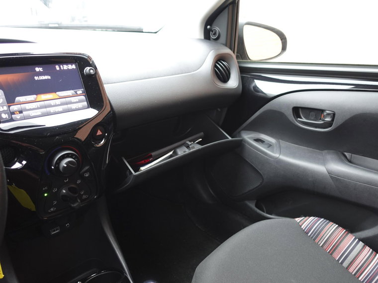 Vehicle Image 26