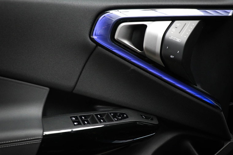 Vehicle Image 35