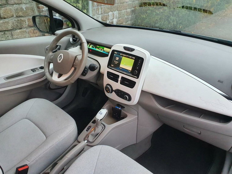 Vehicle Image 12