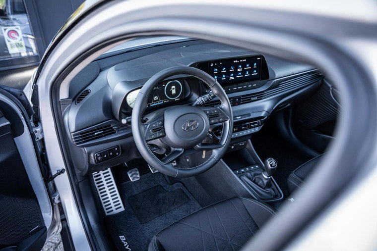Vehicle Image 13