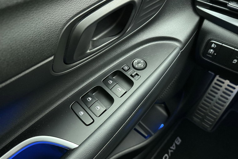 Vehicle Image 25