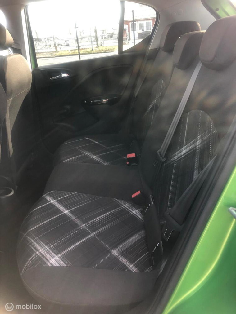Vehicle Image 12