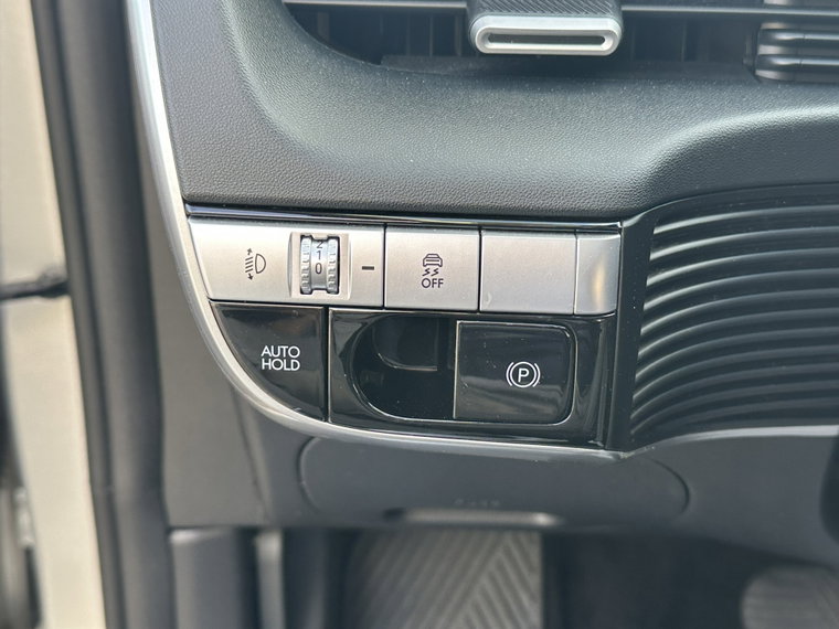 Vehicle Image 25