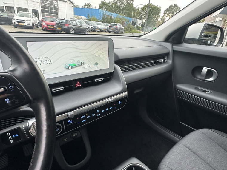 Vehicle Image 33