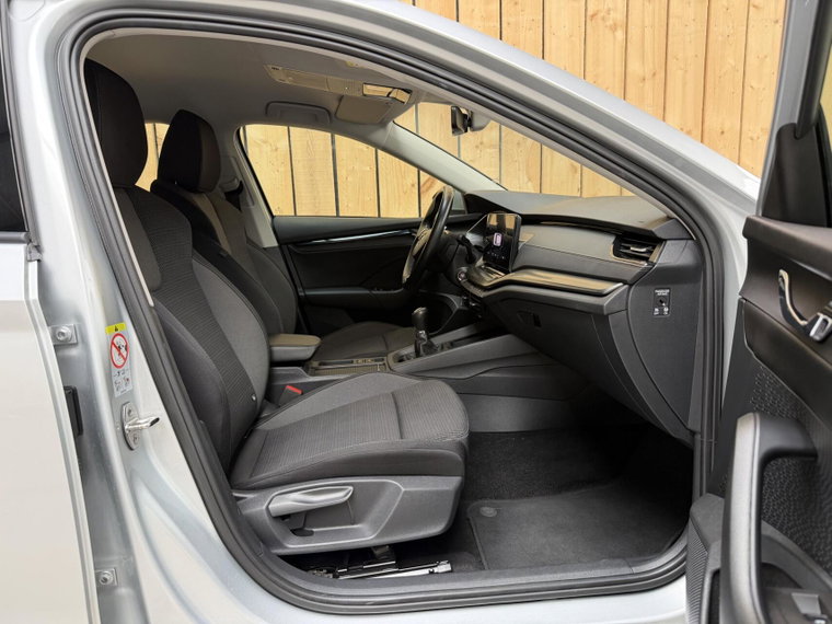 Vehicle Image 28
