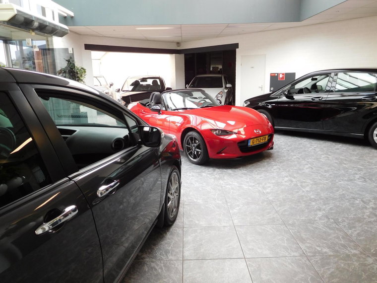 Vehicle Image 32