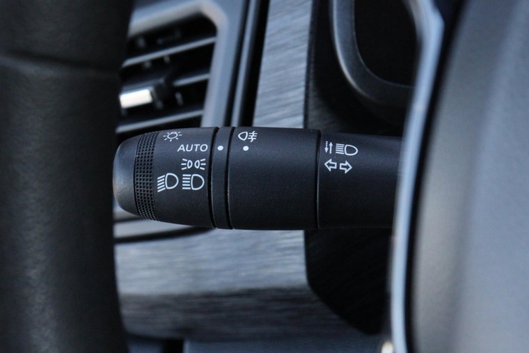 Vehicle Image 25