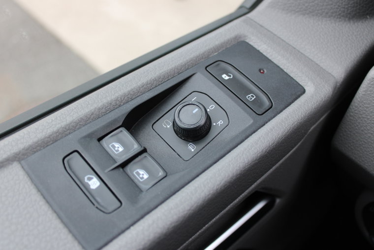 Vehicle Image 25