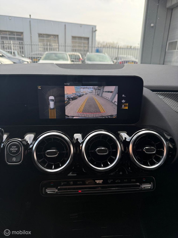 Vehicle Image 28