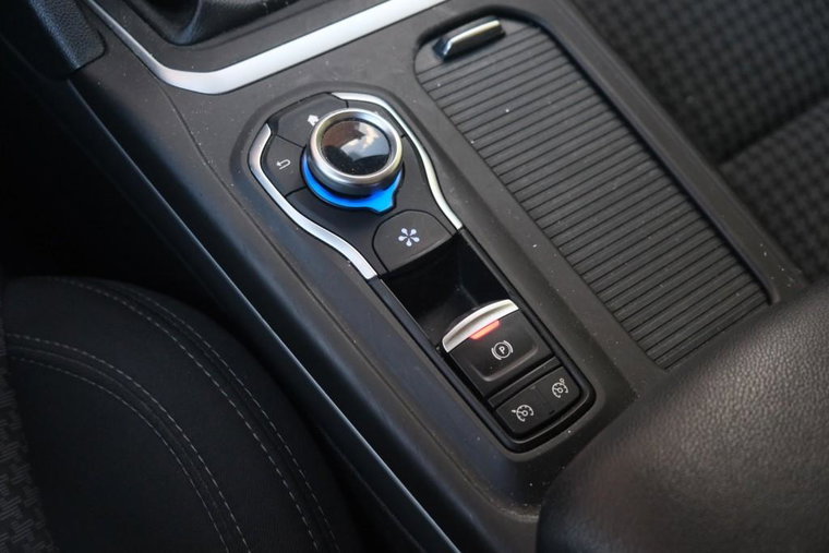 Vehicle Image 25