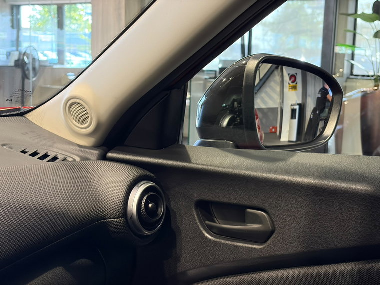 Vehicle Image 23