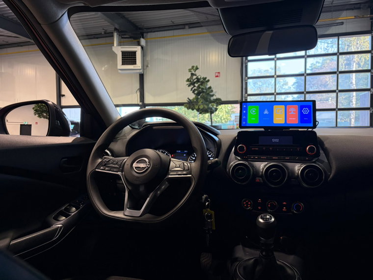 Vehicle Image 32