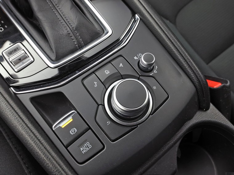 Vehicle Image 25