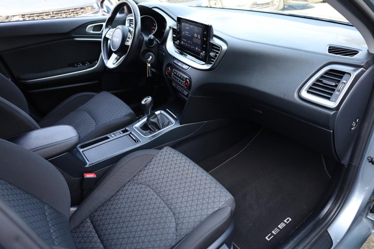Vehicle Image 35