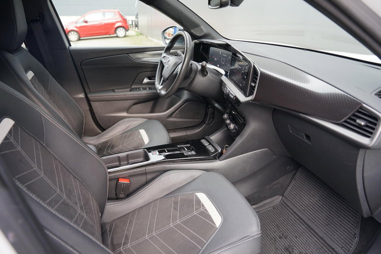 Vehicle Image 25