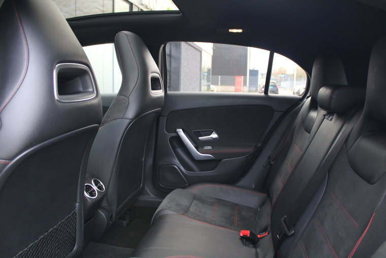 Vehicle Image 32