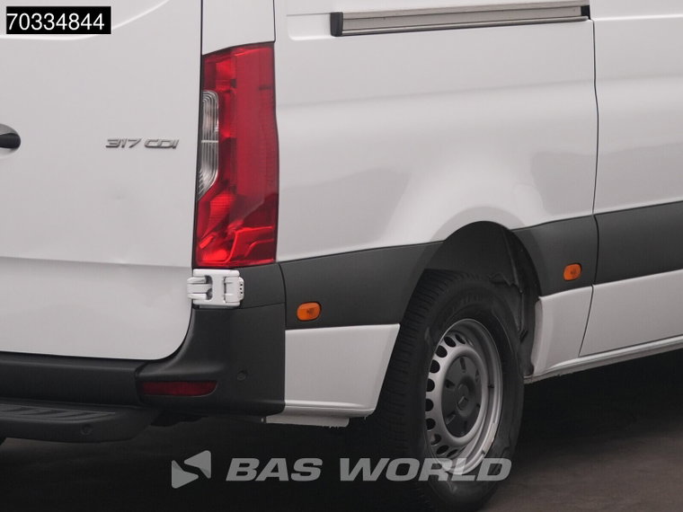 Vehicle Image 38