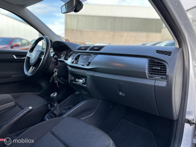 Vehicle Image 17