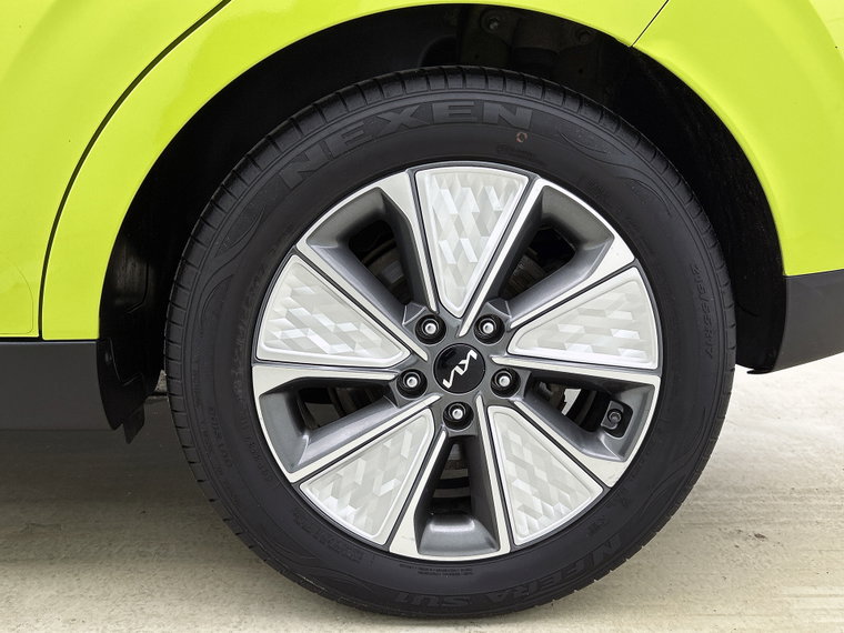 Vehicle Image 37