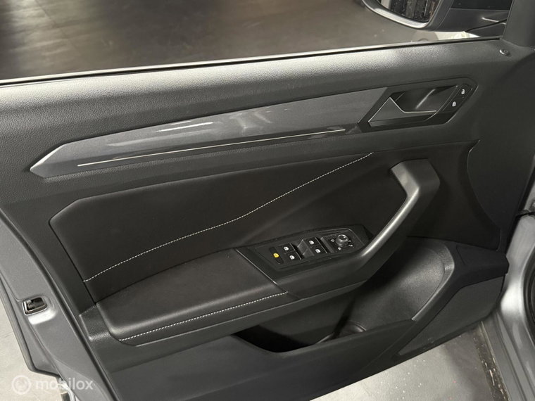 Vehicle Image 42