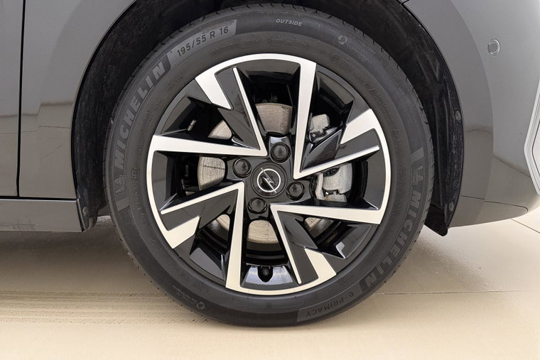 Vehicle Image 13